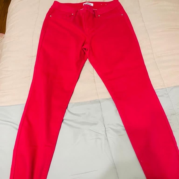 looks like red but it’s like a maroon color - Picture 1 of 2